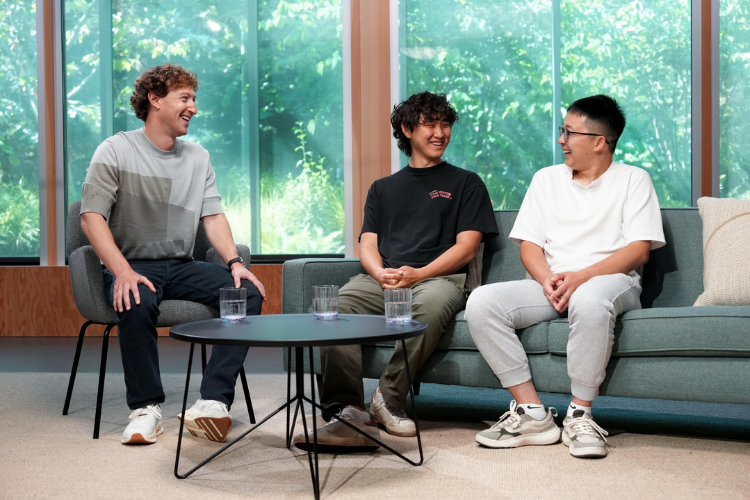 그림3. Mark Zuckerbrg, Alexandr Wang, Shengjia Zhao (출처: X @alexandr_wang)